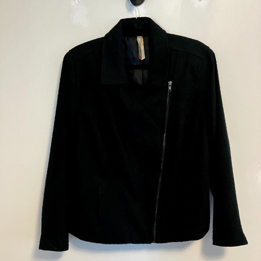 Brilliante et Charmante “Witty Is Pretty” Black Asymmetrical Zip Coat – Women’s